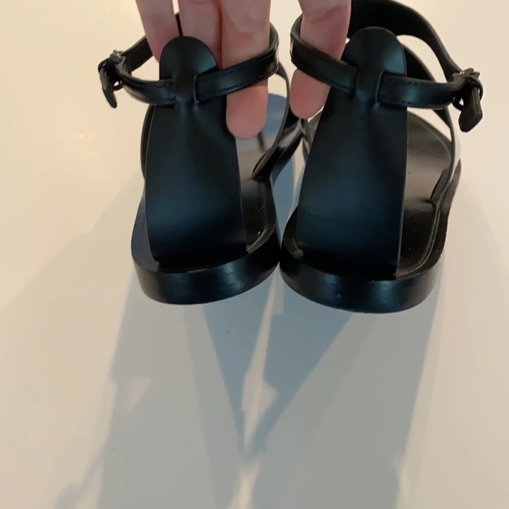 Vince Thea Leather Thong Sandal SZ 8.5